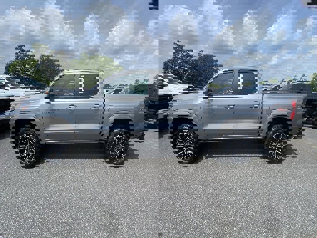 New 2025 Chevrolet Colorado Z71 image 2