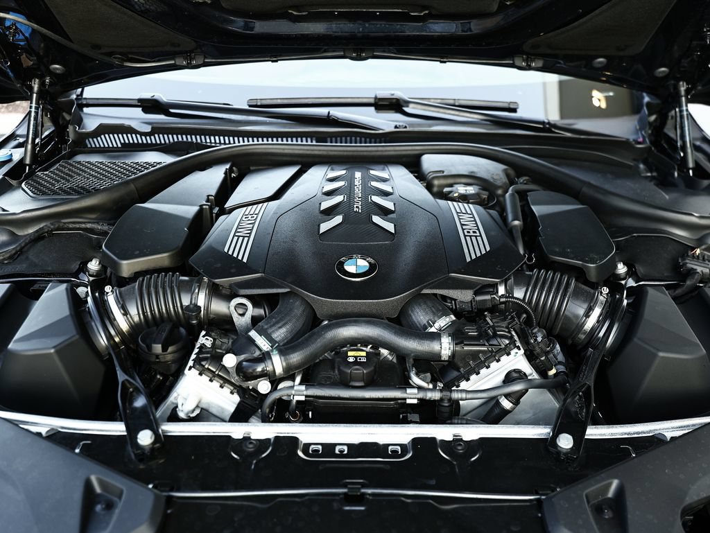Used 2022 BMW M850i xDrive Coupe w/ M Carbon Exterior Package AWD/4WD image 29