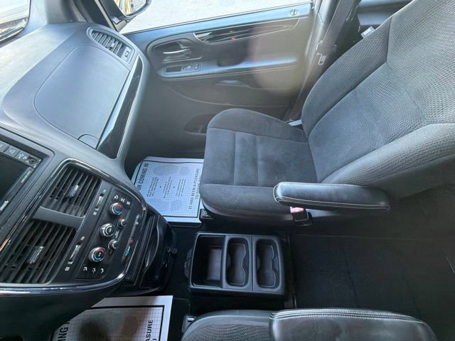 Used 2017 Dodge Grand Caravan SE FWD image 38