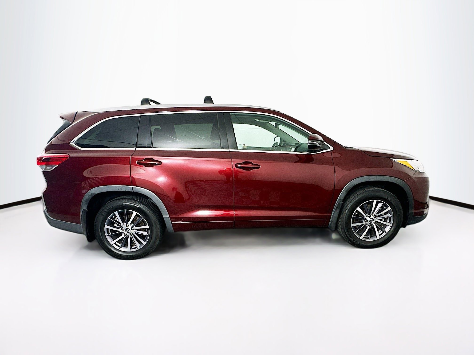 Used 2017 Toyota Highlander XLE AWD/4WD image 10