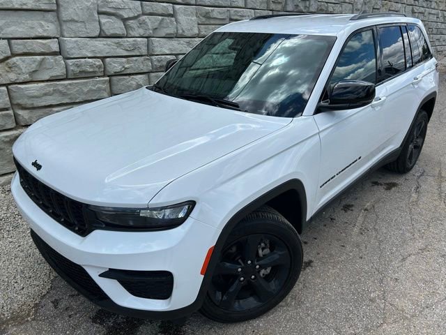 Certified 2024 Jeep Grand Cherokee Altitude AWD/4WD image 1