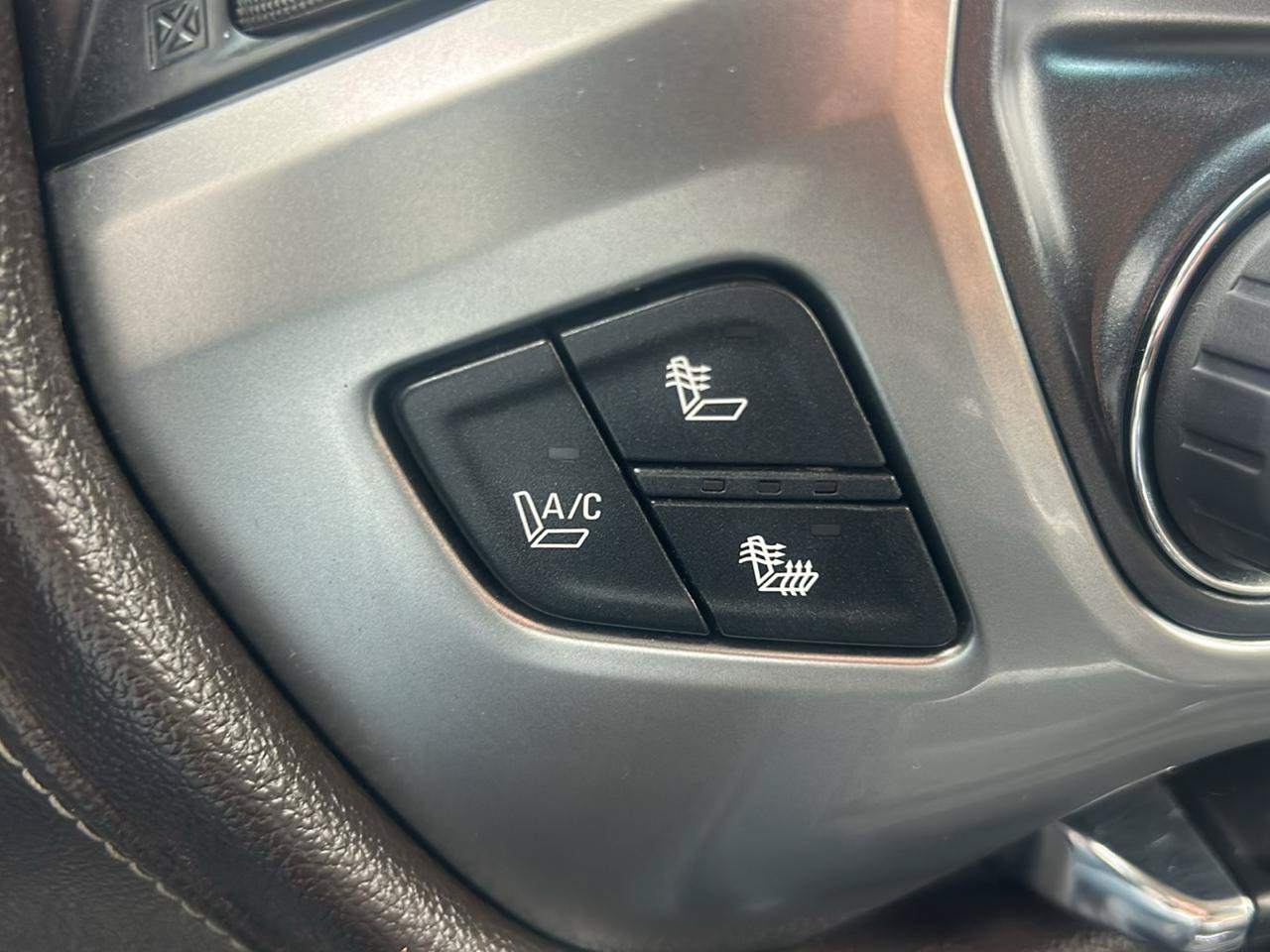 Used 2014 Chevrolet Silverado 1500 LTZ Z71 AWD/4WD image 20