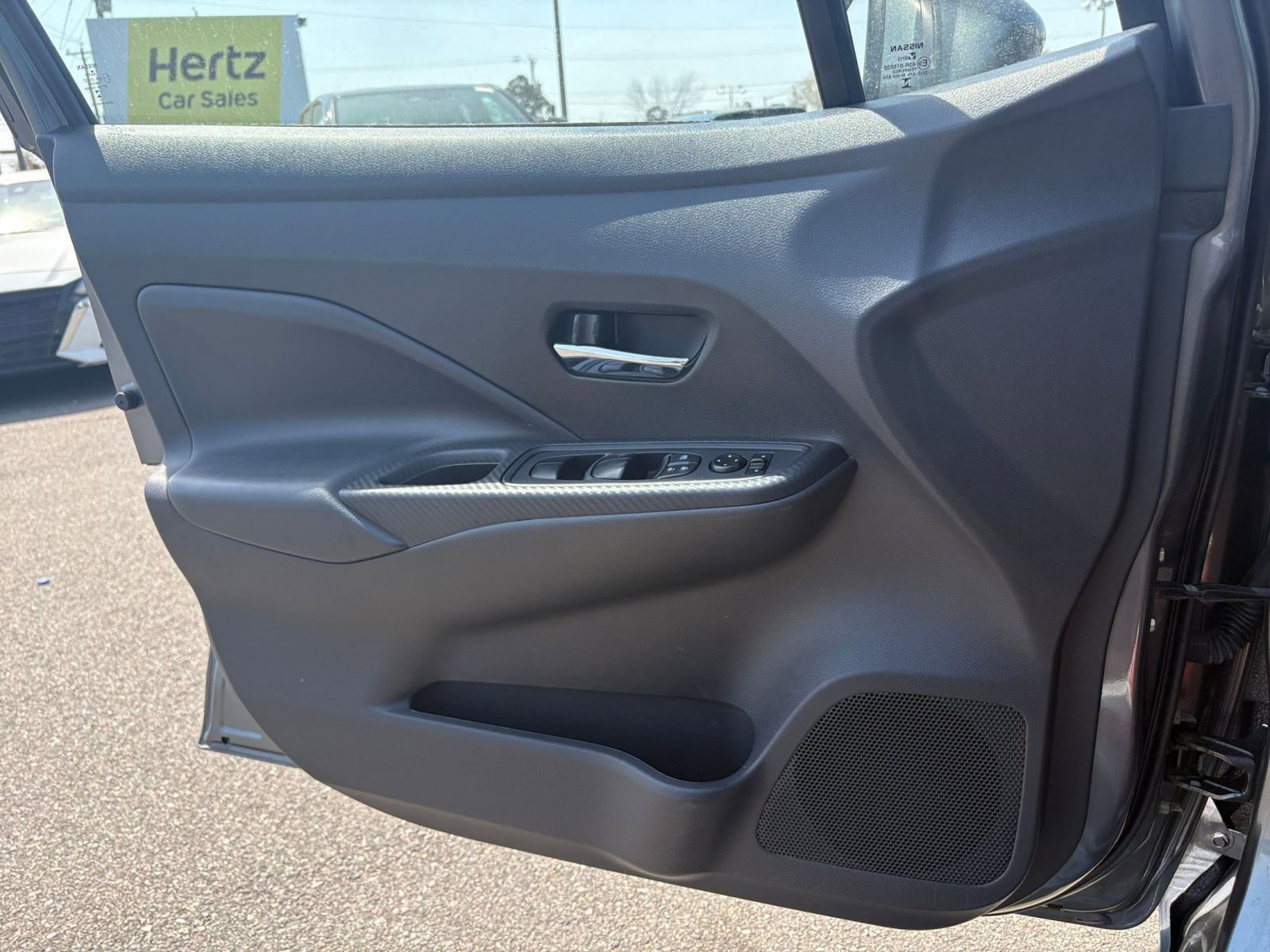 Used 2025 Nissan Versa SV image 18