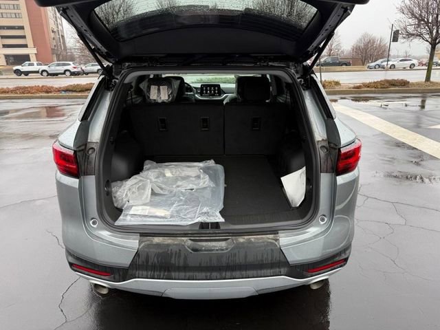 Used 2025 Chevrolet Blazer LT w/ Midnight/Sport Edition image 6