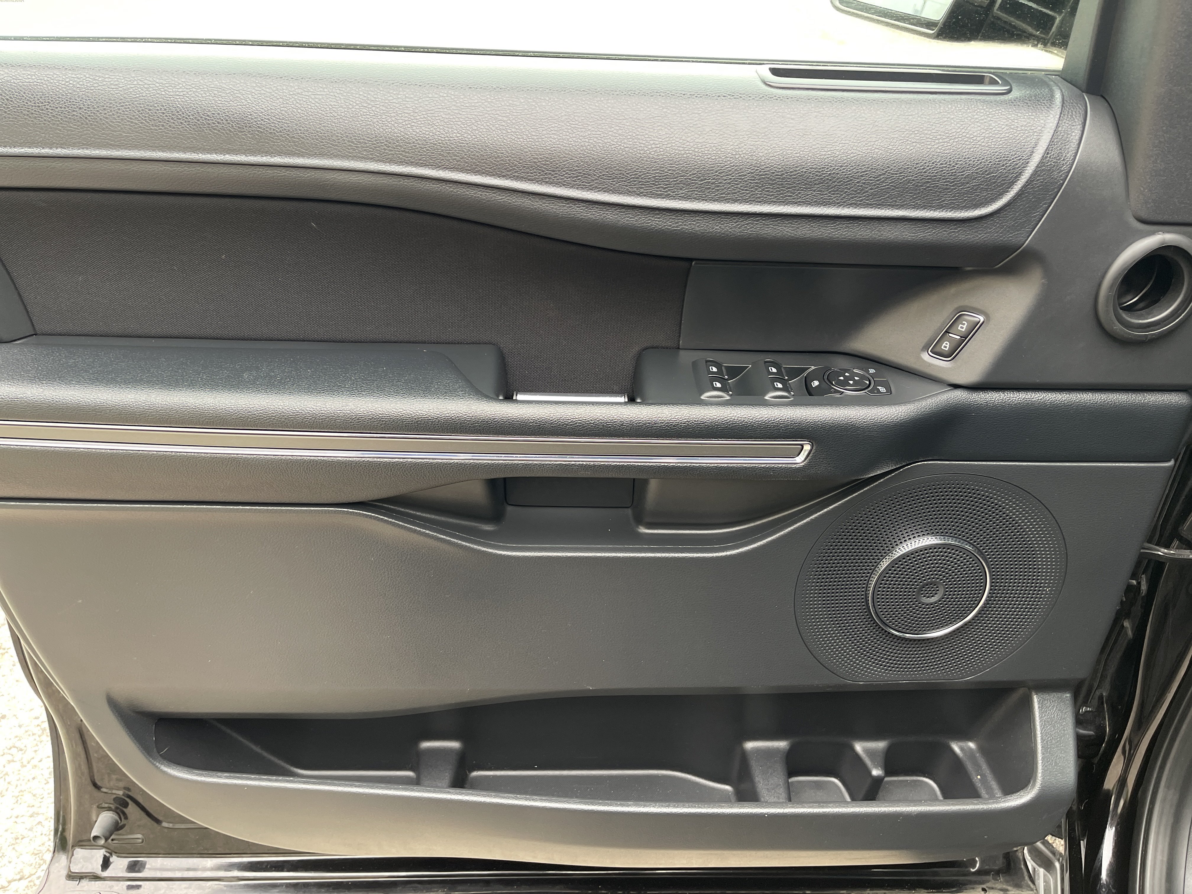 Used 2023 Ford Expedition XL AWD/4WD image 13