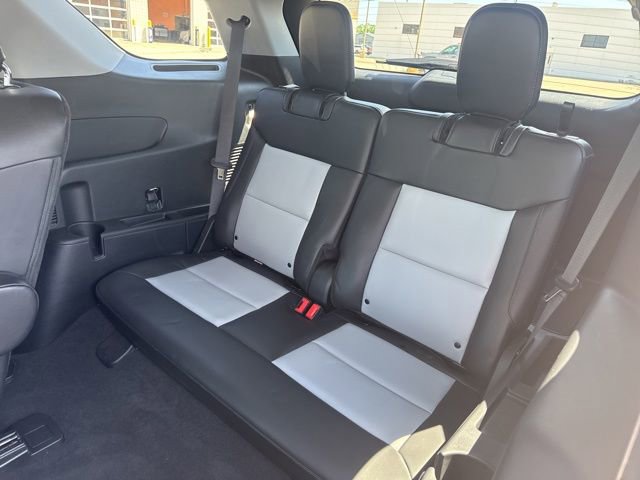 Used 2022 Ford Explorer XLT w/ Equipment Group 202A AWD/4WD image 11