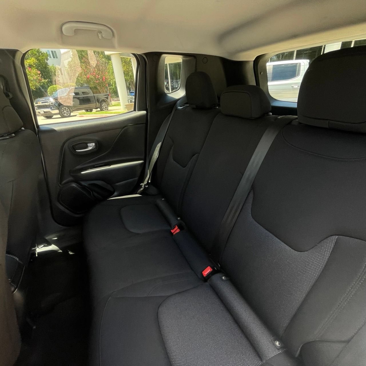 Used 2023 Jeep Renegade Latitude AWD/4WD image 23