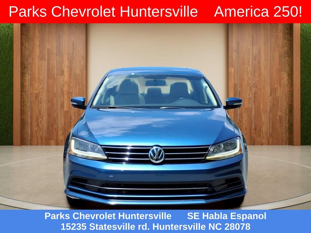 Used 2017 Volkswagen Jetta SE FWD image 2