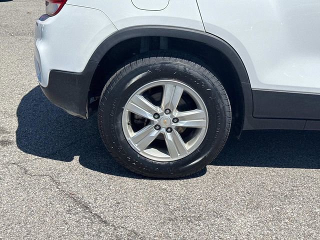 Used 2022 Chevrolet Trax LT w/ LT Convenience Package AWD/4WD image 11