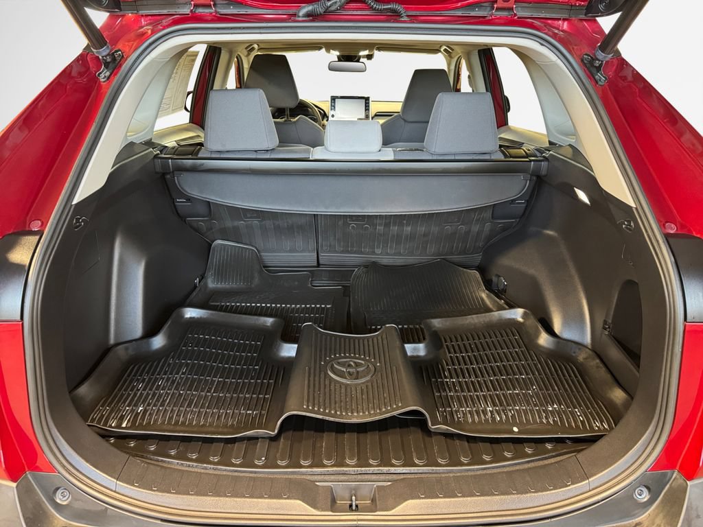Used 2022 Toyota RAV4 XLE w/ Convenience Package AWD/4WD image 25