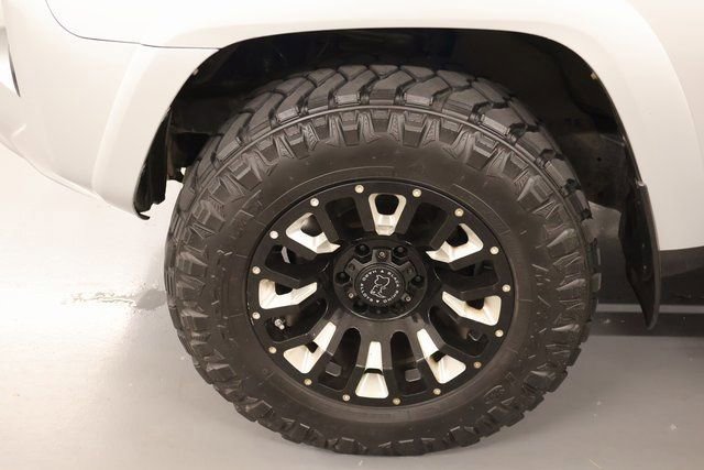 Used 2017 Toyota 4Runner SR5 AWD/4WD image 7