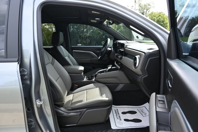 Used 2025 Chevrolet Colorado ZR2 w/ Technology Package AWD/4WD image 19