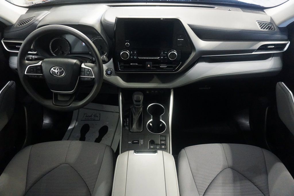 Used 2023 Toyota Highlander L image 26