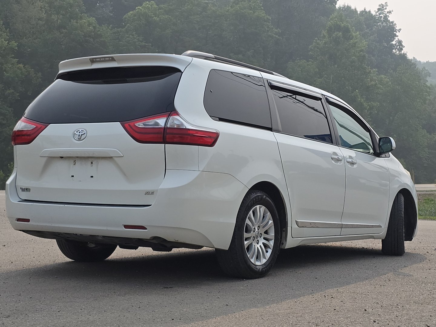Used 2017 Toyota Sienna XLE FWD image 17