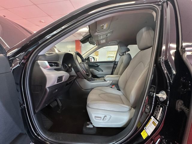 Certified 2021 Toyota Highlander L image 11