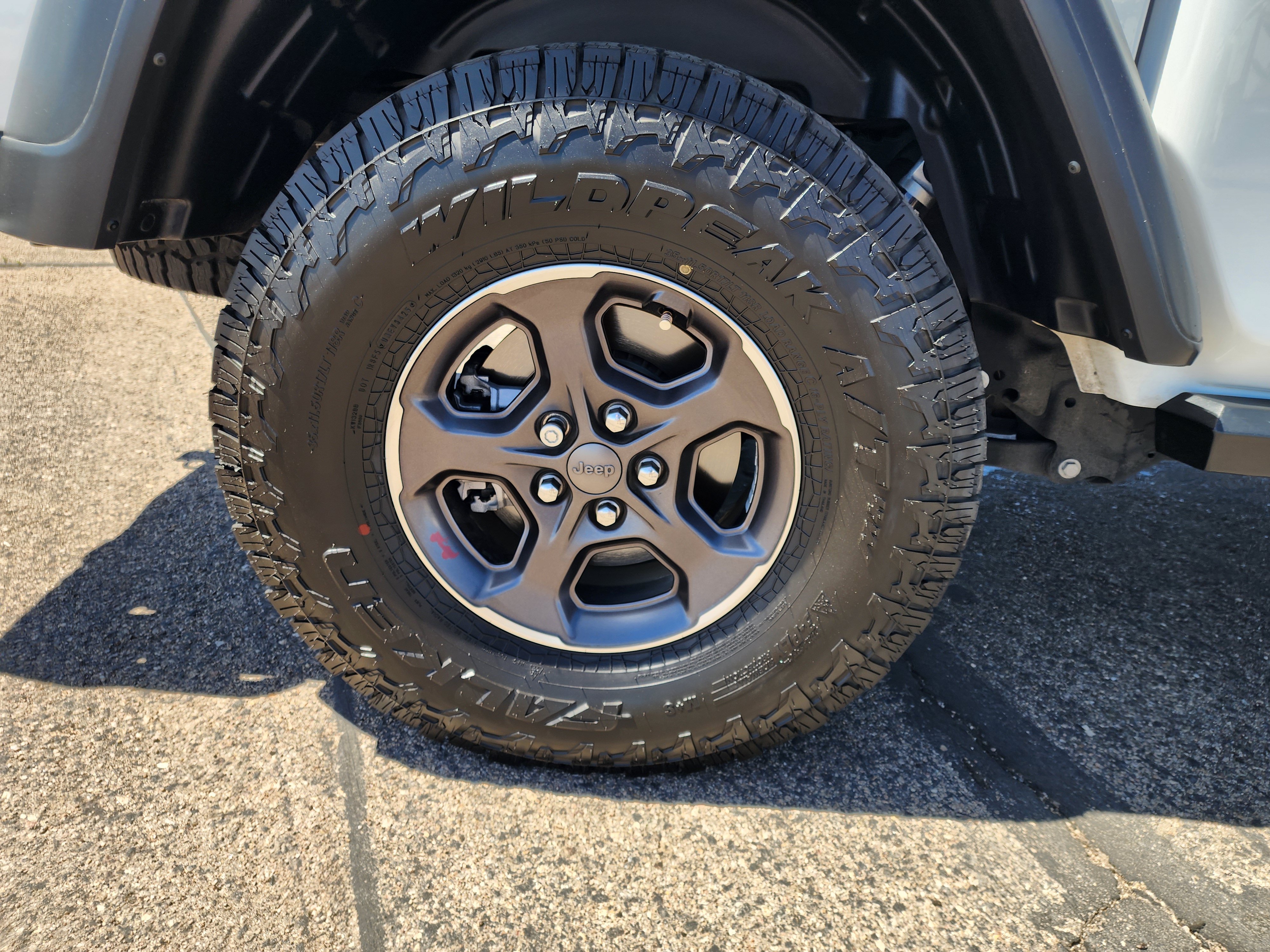Used 2021 Jeep Gladiator Rubicon AWD/4WD image 13