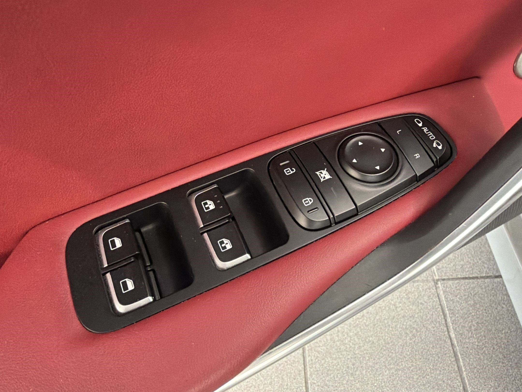 Used 2020 Kia Stinger GT1 RWD image 14