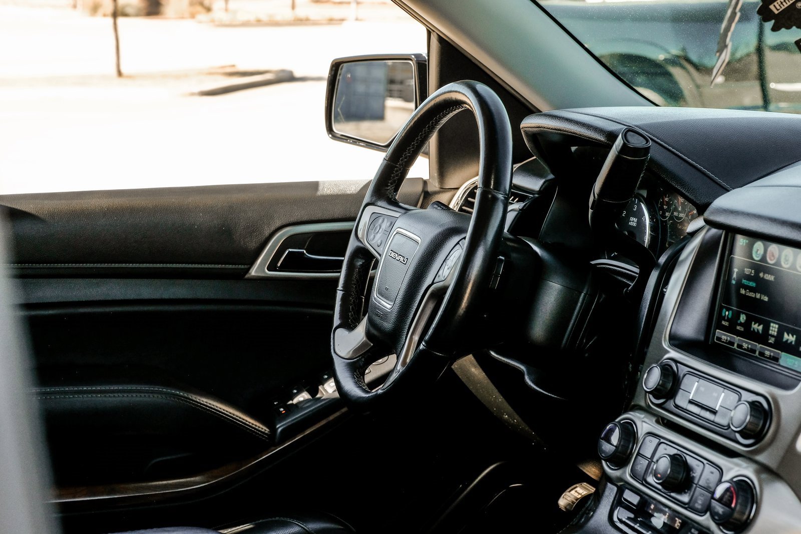 Used 2020 GMC Yukon Denali w/ Denali Ultimate Package image 17