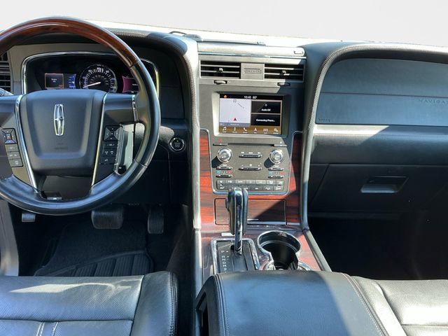 Used 2017 Lincoln Navigator Reserve image 11