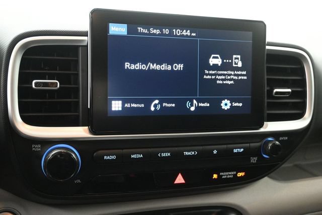 Used 2024 Hyundai Venue SEL FWD image 4