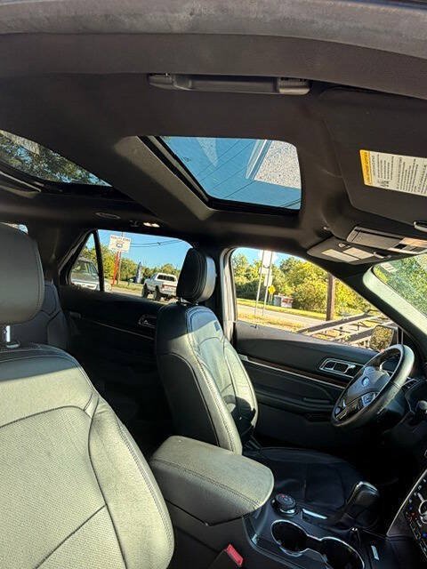 Used 2018 Ford Explorer Limited AWD/4WD image 12