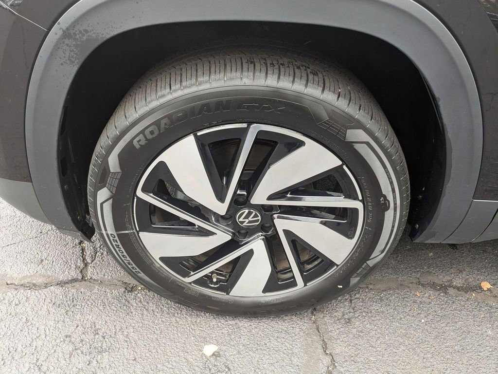 Used 2025 Volkswagen Atlas SE image 33