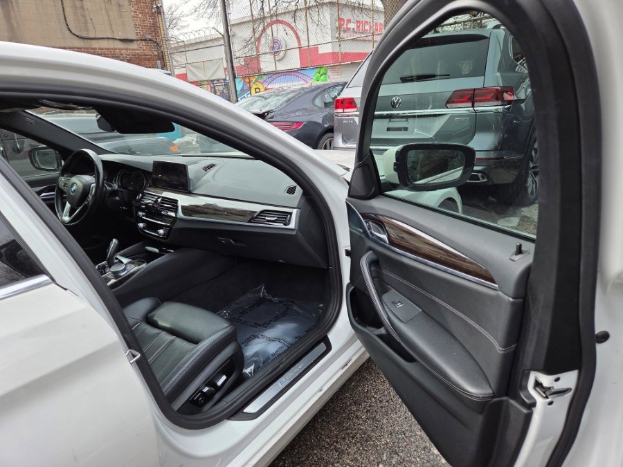 Used 2018 BMW 530e image 9