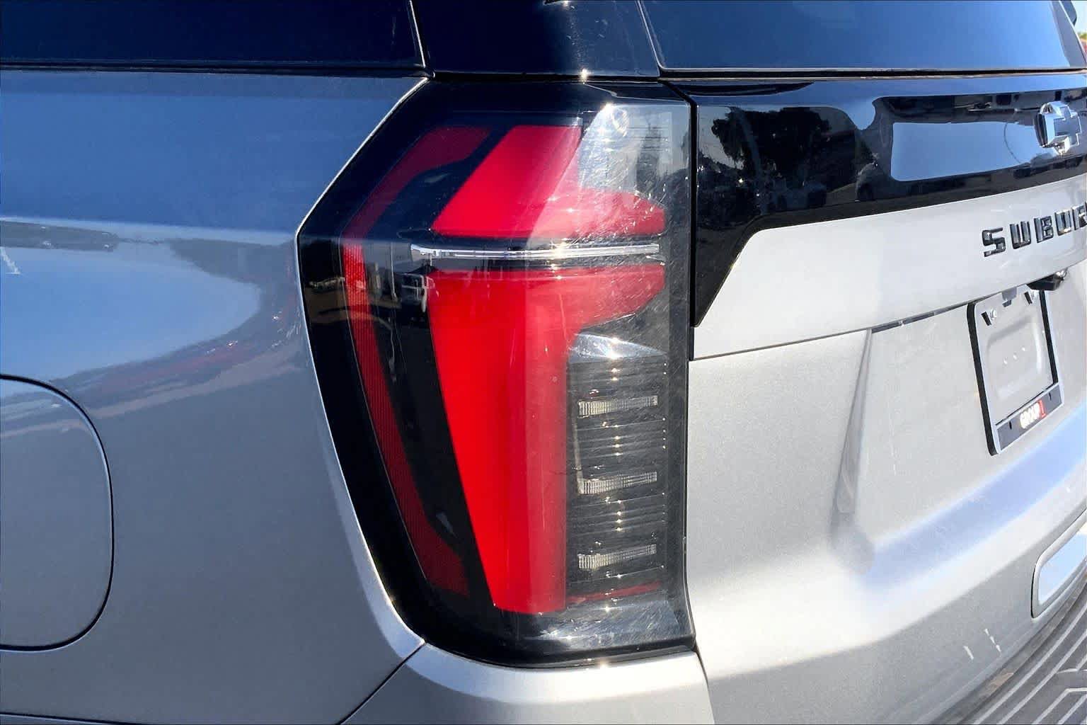 Used 2025 Chevrolet Suburban Z71 AWD/4WD image 28