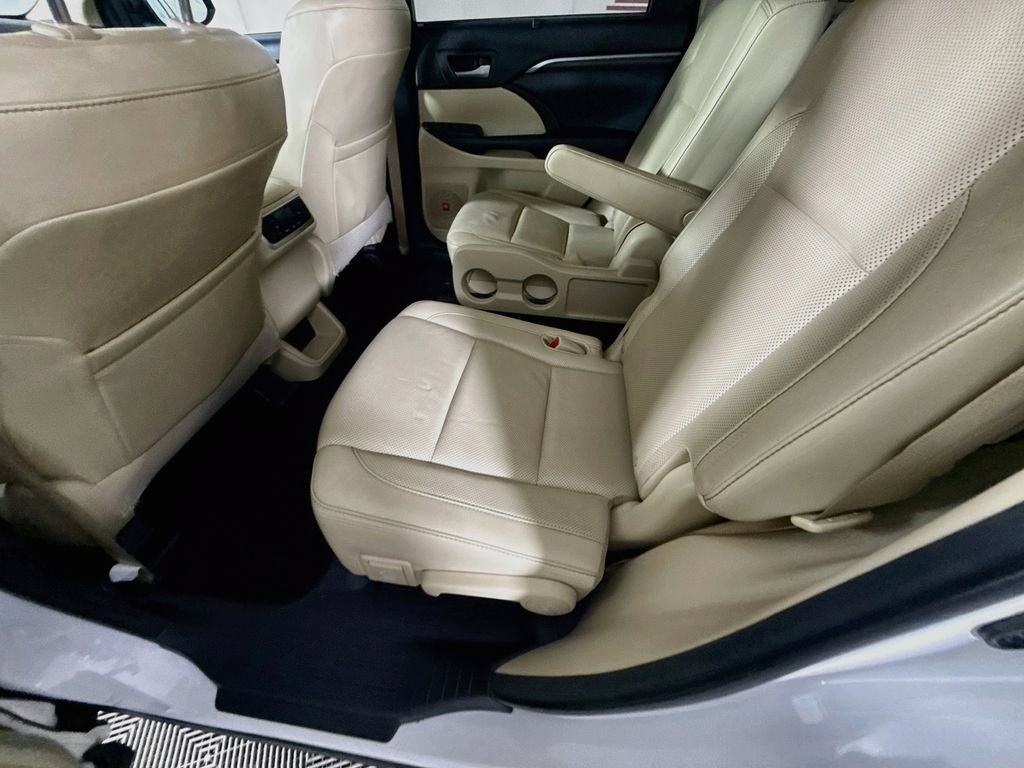 Used 2016 Toyota Highlander Limited AWD/4WD image 29
