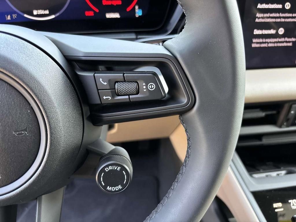 Used 2025 Porsche Macan Electric image 28