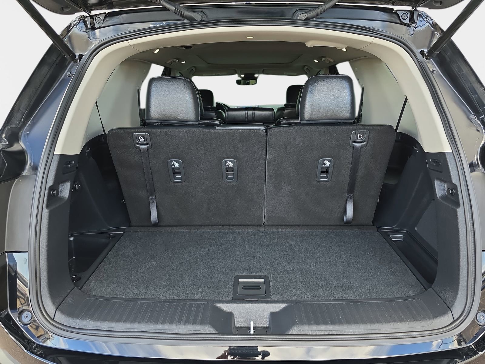 Certified 2025 Honda Pilot Touring image 12