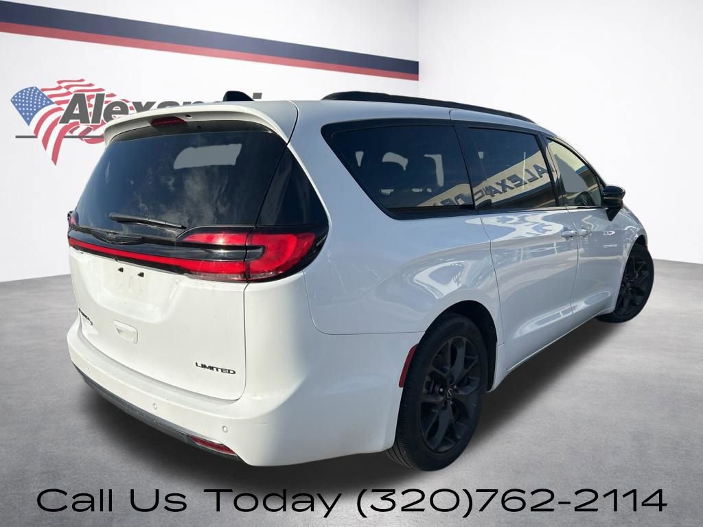 Used 2025 Chrysler Pacifica Limited FWD image 6