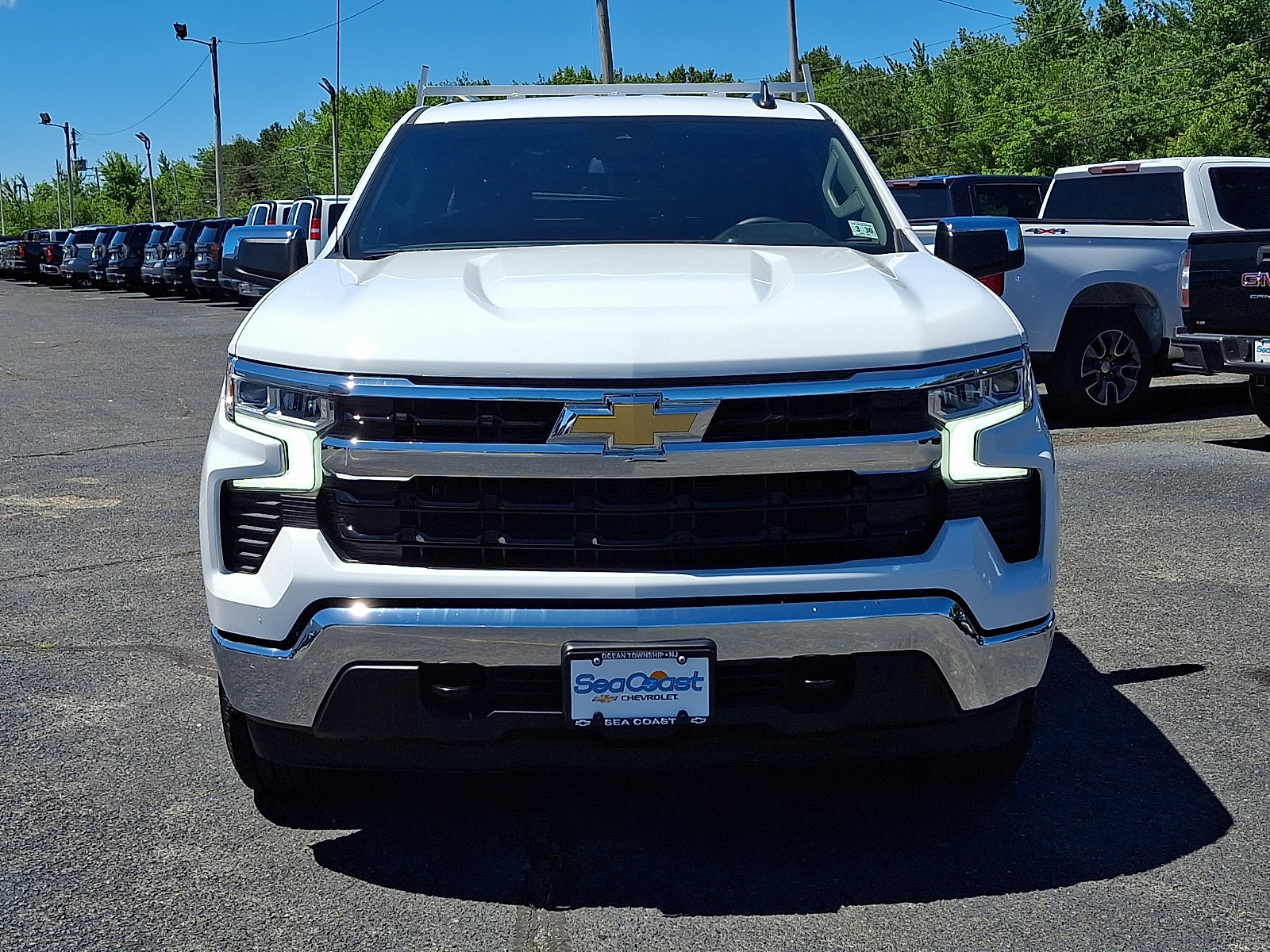 Used 2025 Chevrolet Silverado 1500 LT AWD/4WD image 2