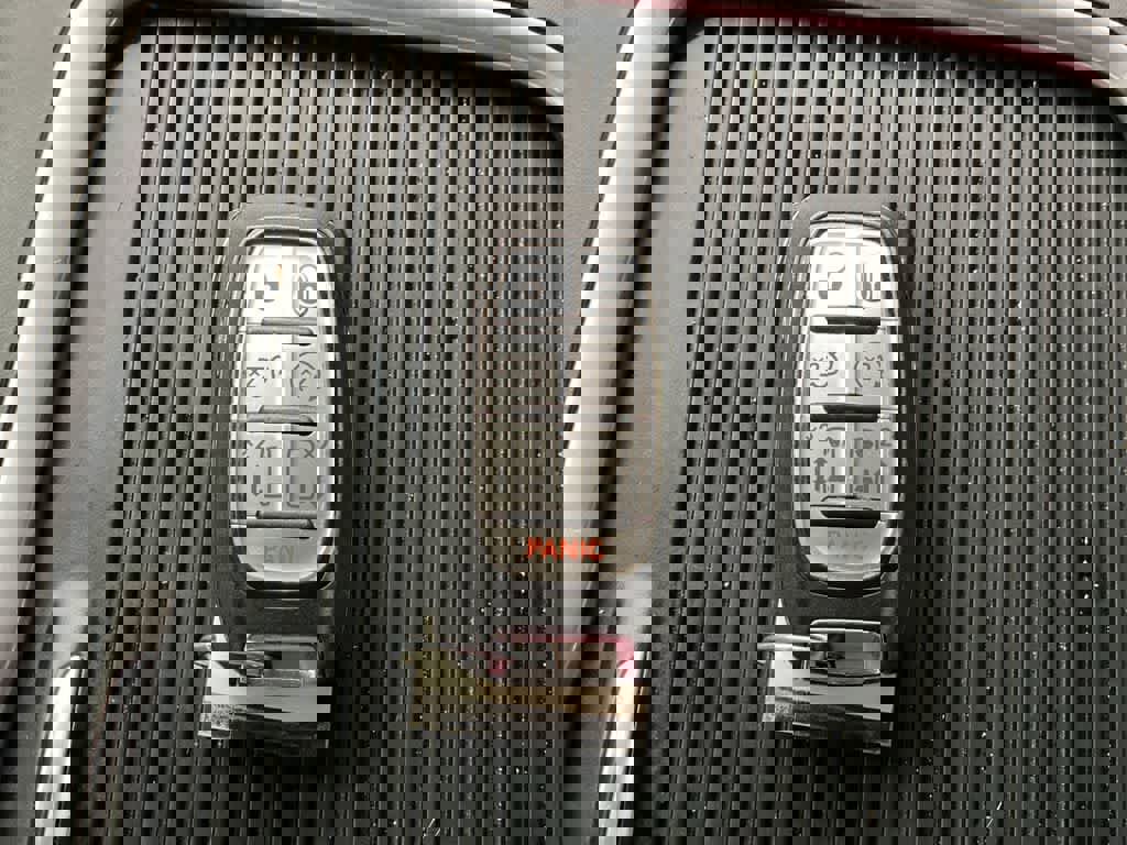 Used 2024 Chrysler Pacifica Touring-L image 32