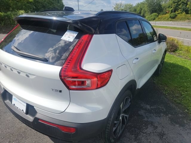Used 2022 Volvo XC40 T5 R-Design AWD/4WD image 4