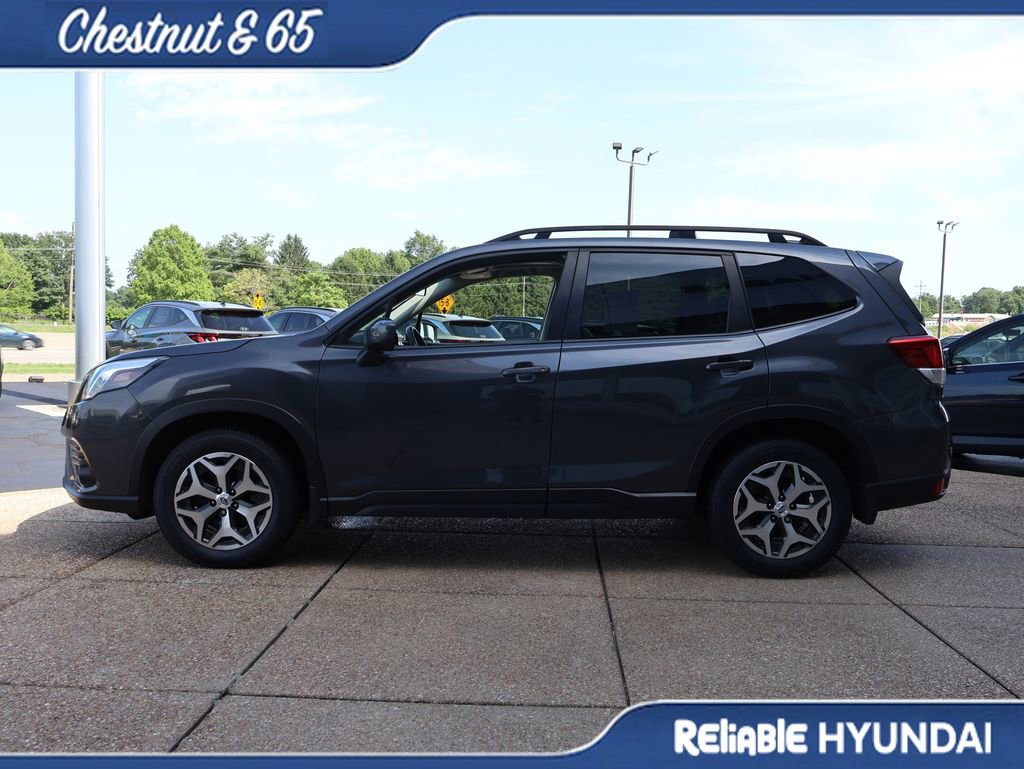 Used 2022 Subaru Forester Premium AWD/4WD image 3