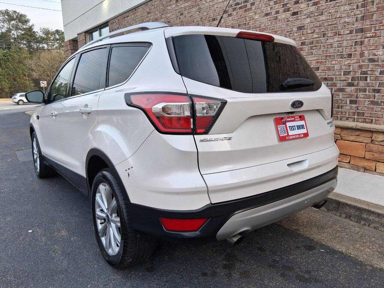 Used 2017 Ford Escape Titanium image 3