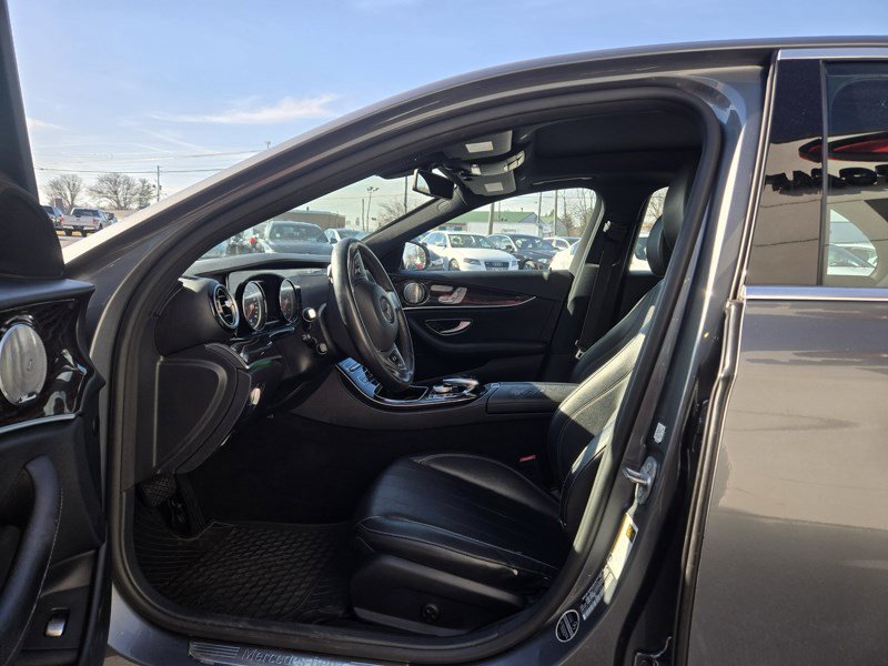 Used 2017 Mercedes-Benz E 300 4MATIC image 9