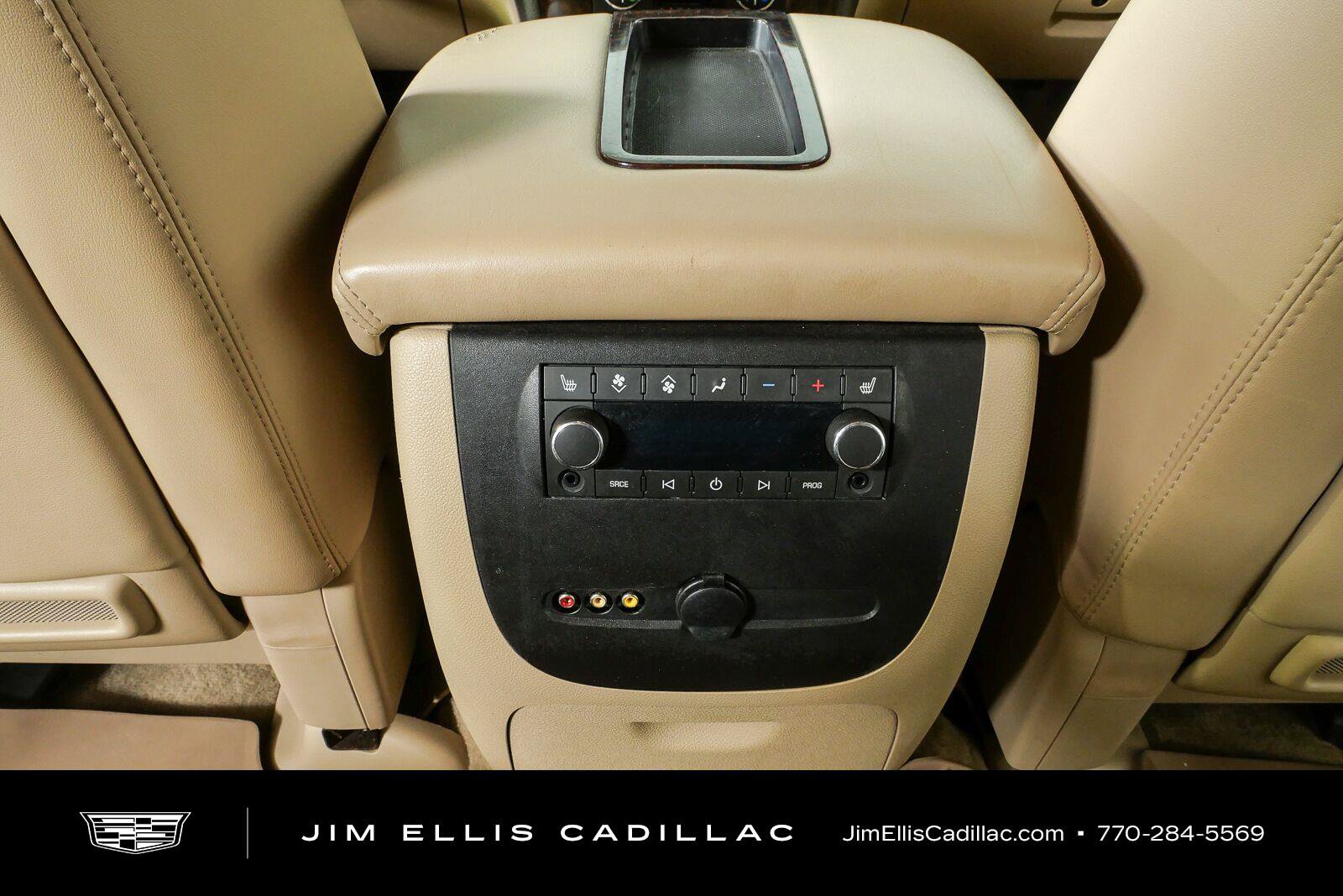 Used 2014 GMC Yukon XL Denali RWD image 17