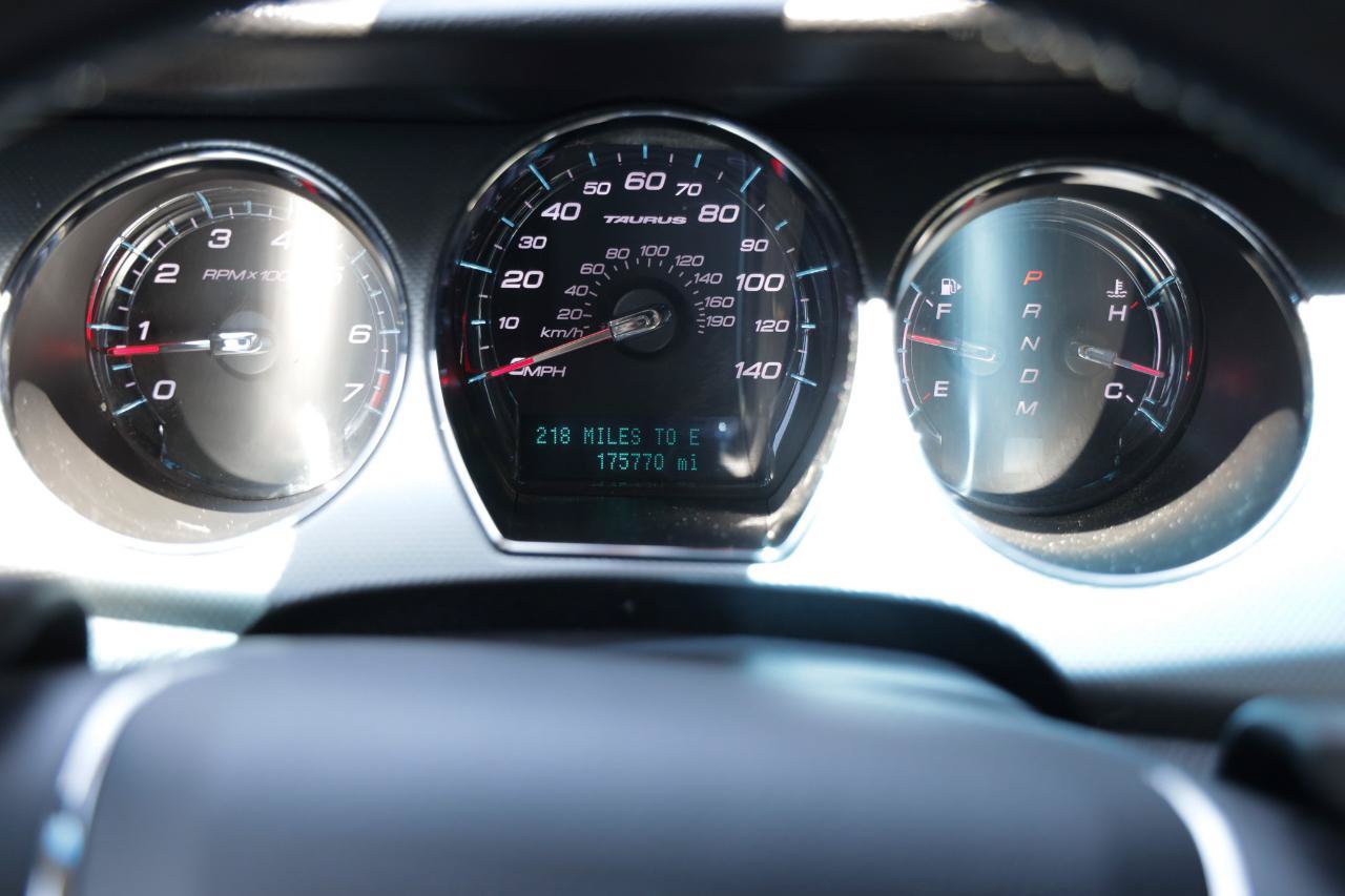 Used 2012 Ford Taurus SEL FWD image 27