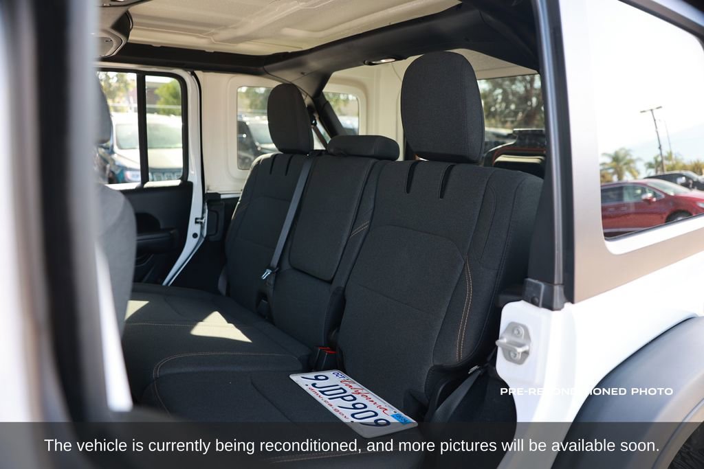Used 2024 Jeep Wrangler Unlimited AWD/4WD image 12