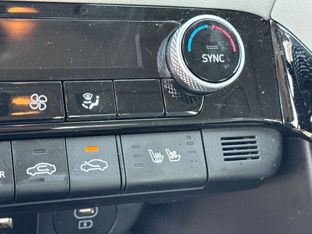 Certified 2024 Hyundai Elantra Limited image 24