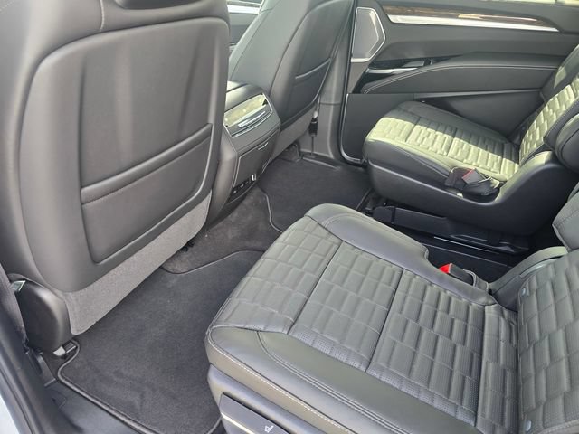 New 2026 Cadillac Escalade ESV Platinum Luxury AWD/4WD image 14