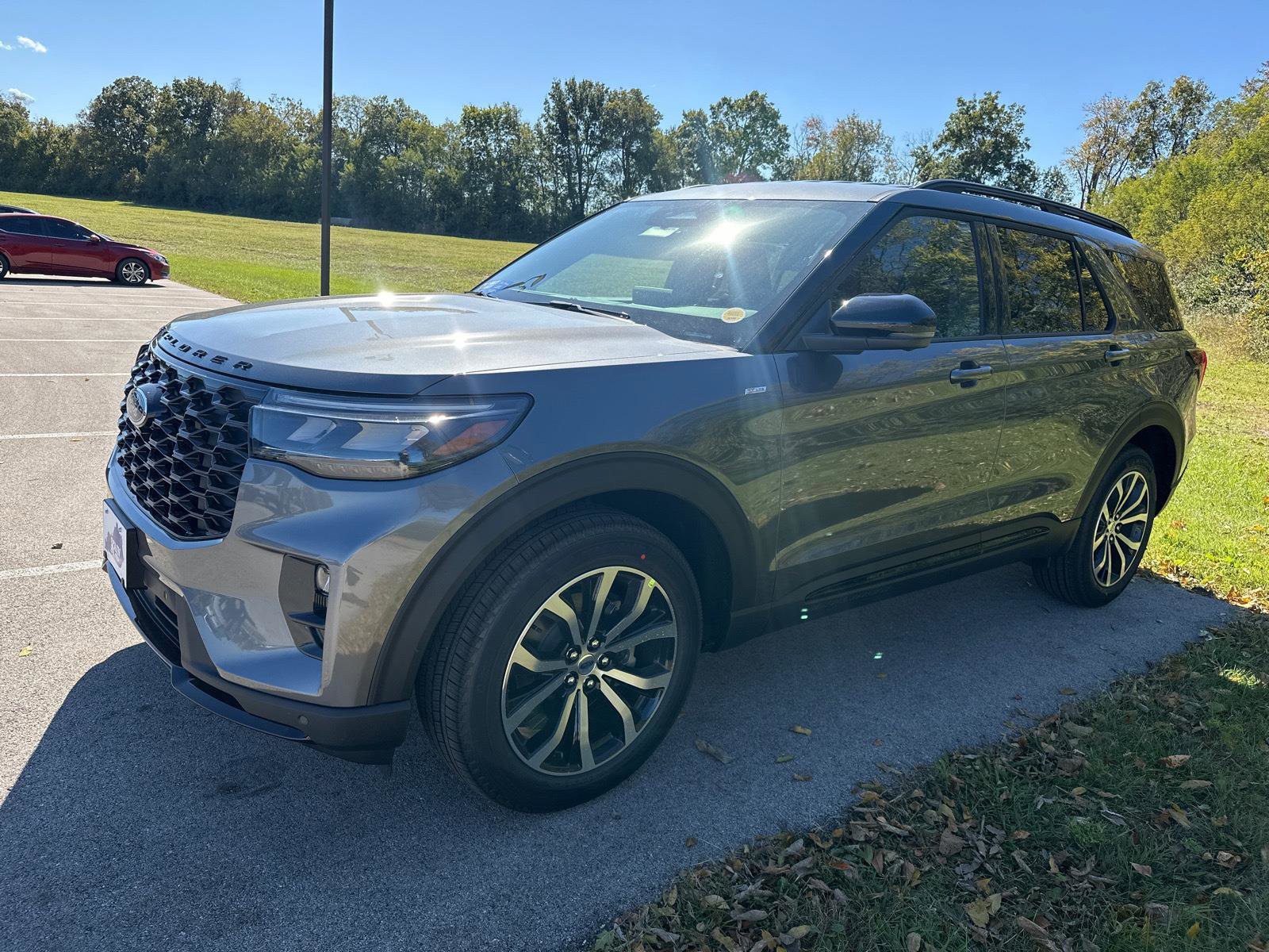 New 2026 Ford Explorer ST-Line image 2