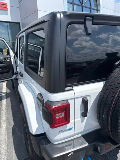 Used 2023 Jeep Wrangler Unlimited Sahara w/ Cold Weather Group AWD/4WD image 10