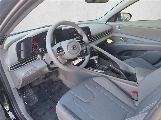 Used 2023 Hyundai Elantra SE image 9