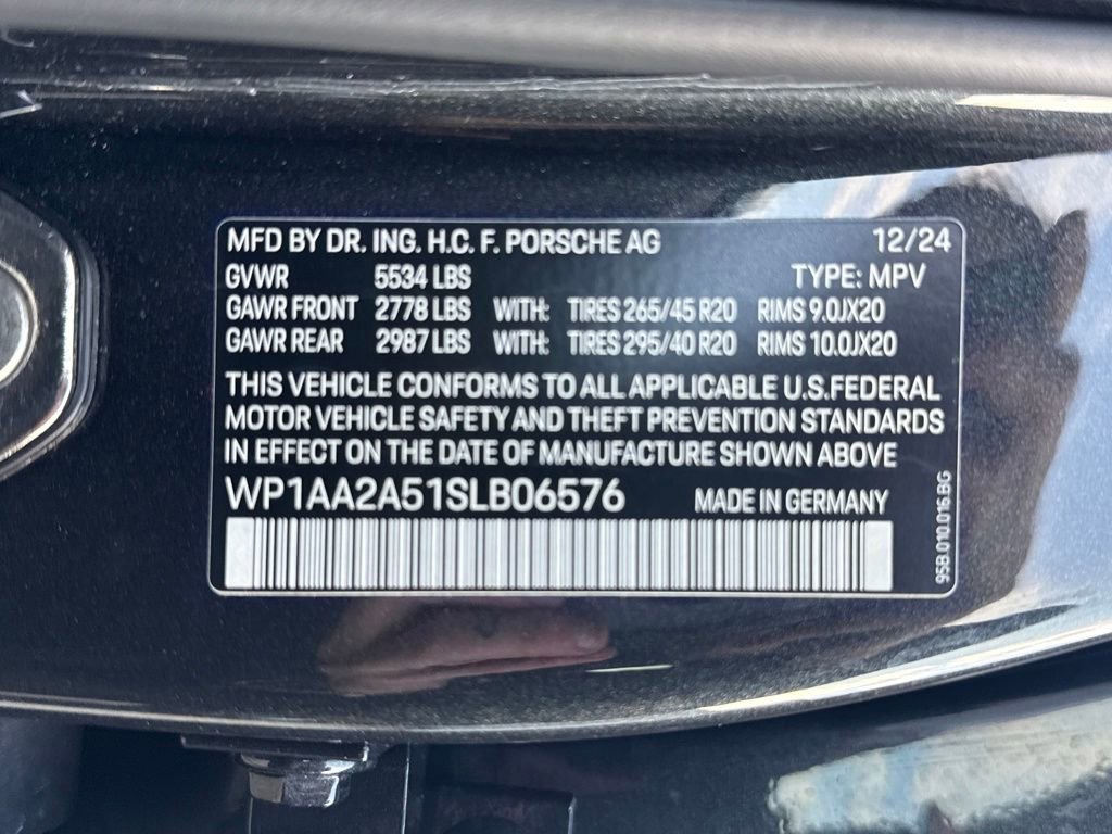 Used 2025 Porsche Macan Base image 30