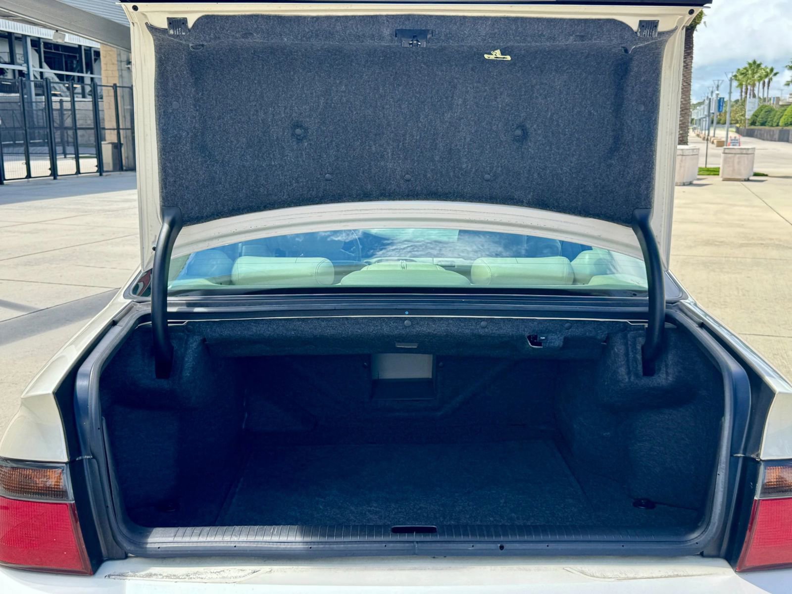 Used 2003 Cadillac Seville STS w/ Preferred Equipment Group image 10