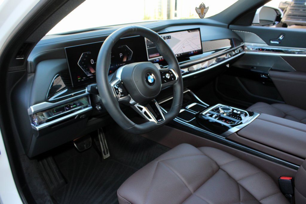 Used 2025 BMW 740i image 8