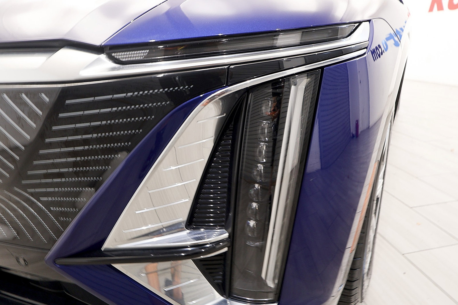 Used 2024 Cadillac Lyriq Tech AWD/4WD image 9